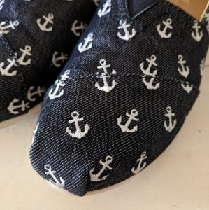 SOLD TOMS navy burlap with Anchors